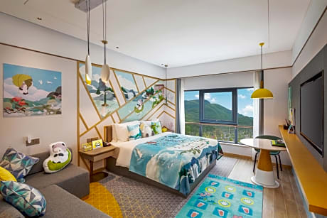 Standard King Room with Mountain View