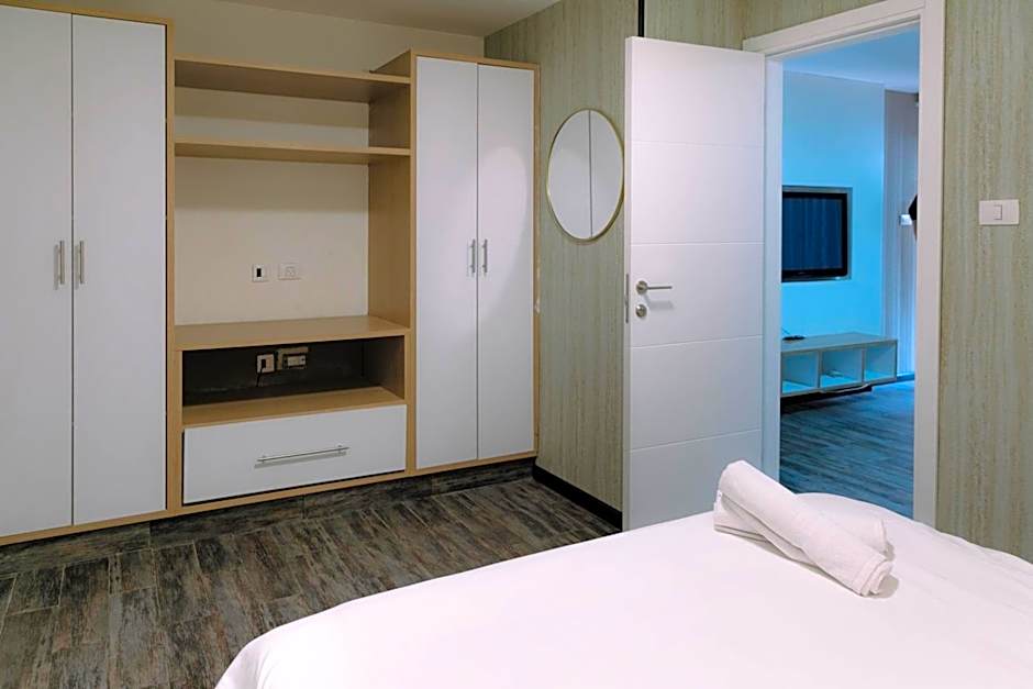 Rich Luxury Suites - Renovated