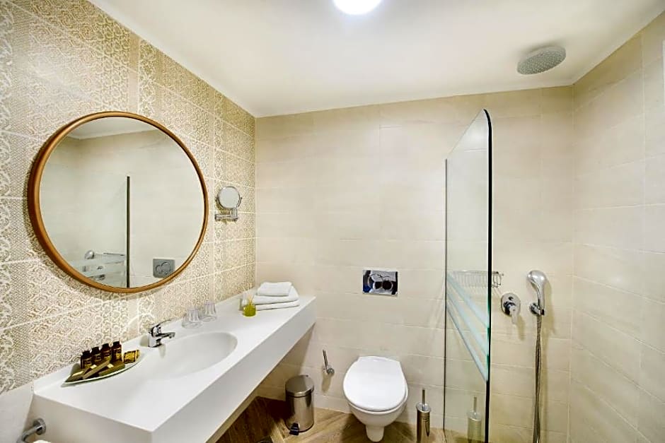 Foto 1 dari 4 — Double or Twin Garden View