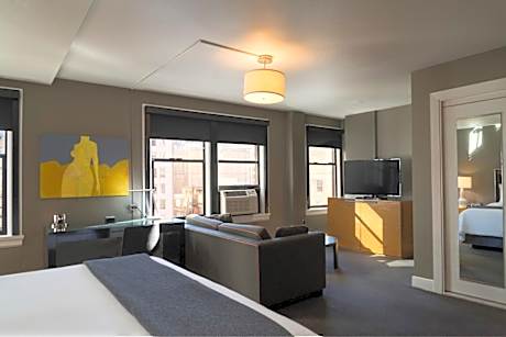 Max Studio King Room