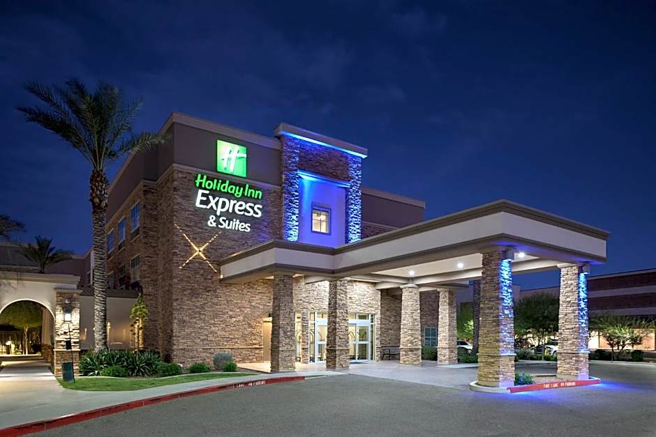 Holiday Inn Express and Suites Gilbert - East Mesa By IHG