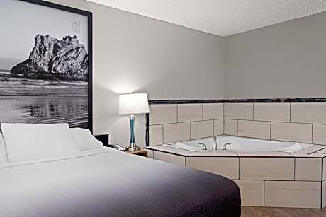 1 King Bed Studio Suite Non-Smoking