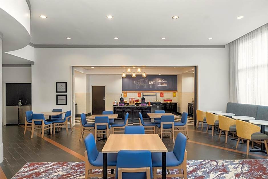 Hampton Inn By Hilton And Suites Baton Rouge