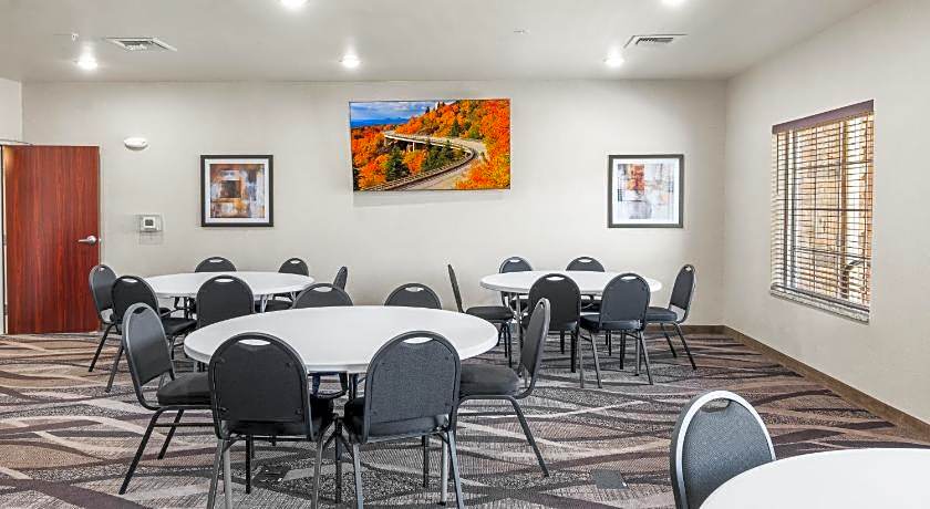 Cobblestone Hotel & Suites - Denmark