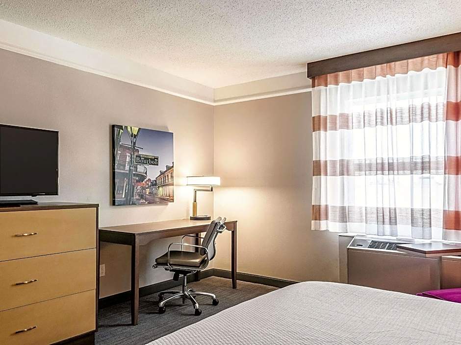 La Quinta Inn & Suites by Wyndham New Orleans Downtown