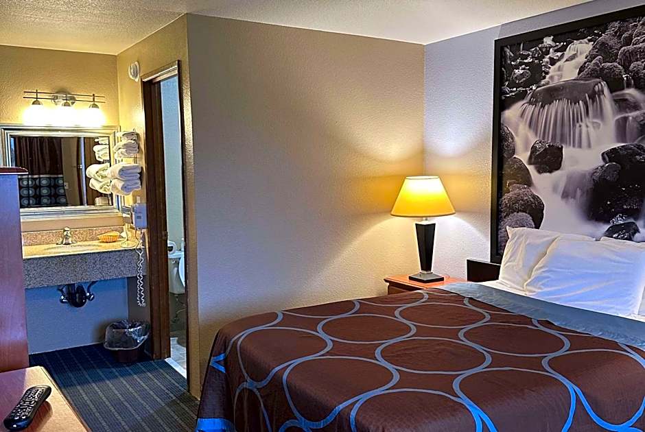 Super 8 by Wyndham Vancouver East