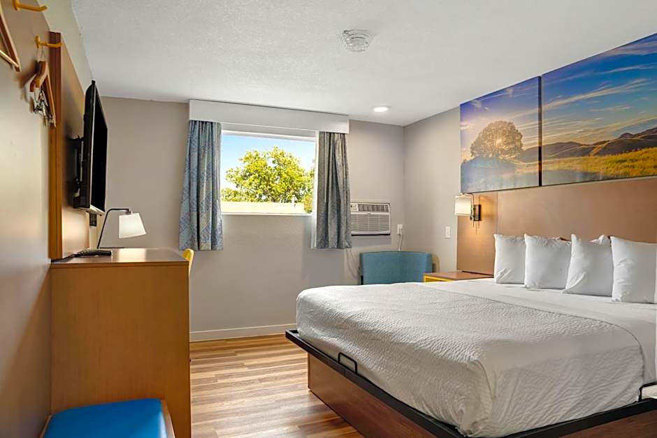 Days Inn by Wyndham Omaha NE