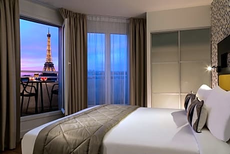 Deluxe Studio with Balcony and Eiffel Tower View