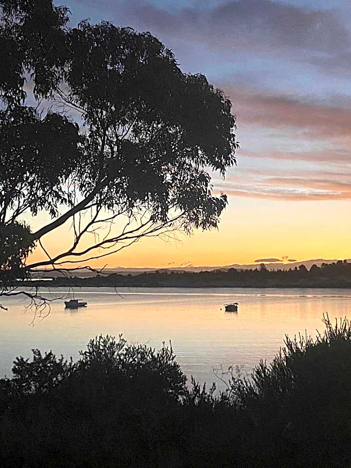 Seagrass Coastal Retreat with direct beach access