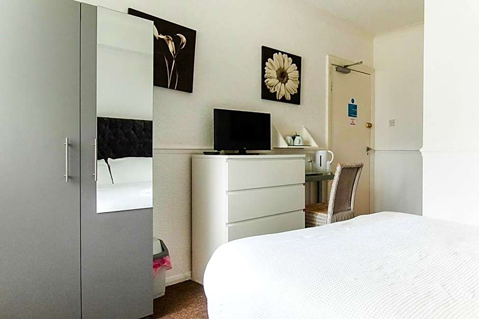 OYO The Longlands Hotel