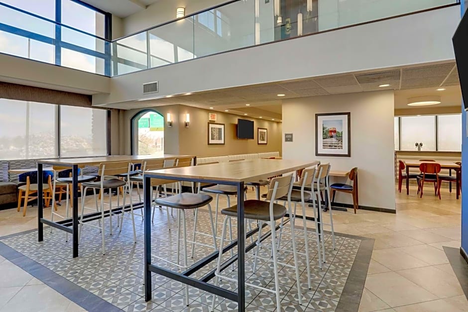 Drury Inn & Suites St. Louis St. Peters
