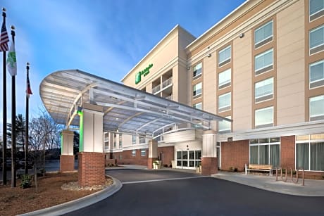 Holiday Inn & Suites Asheville-Biltmore Vlg Area, an IHG Hotel