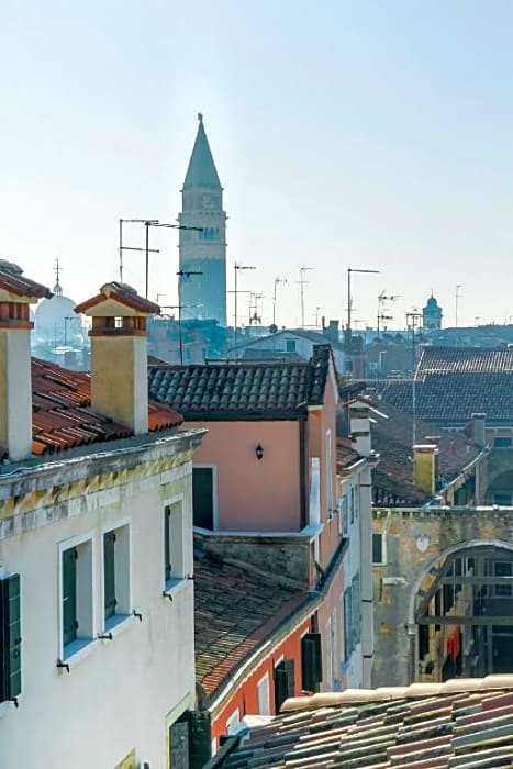 Rialto canal view
