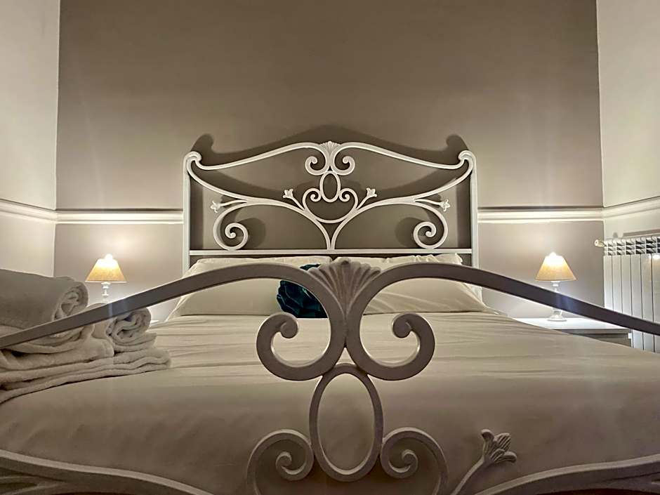 MILUAR - centro storico - lungo la via della Musica