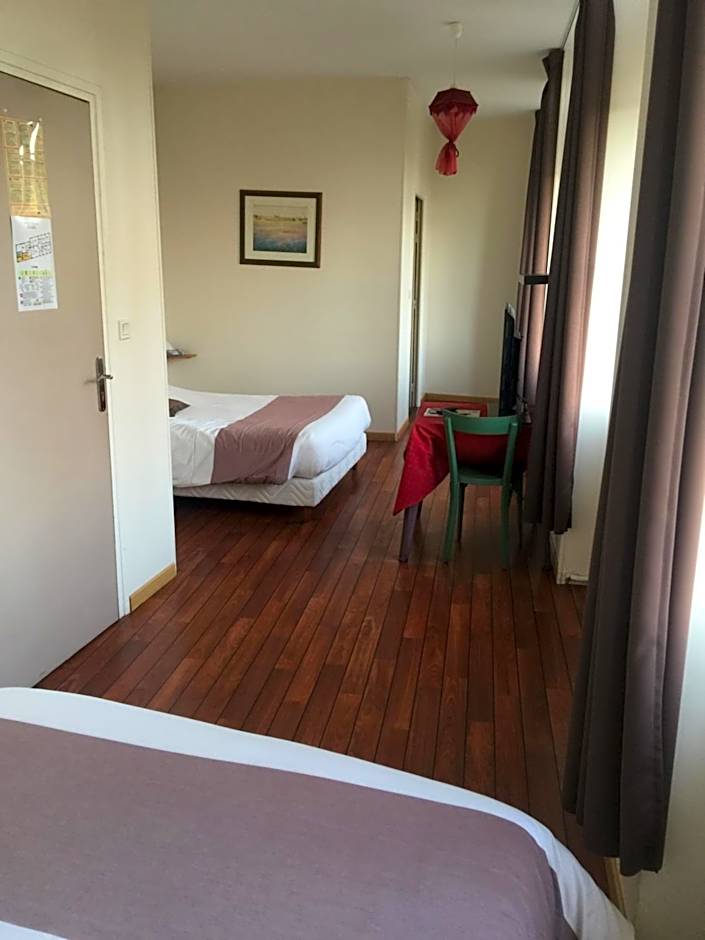 Photo 1 of 4 of Quadruple Room