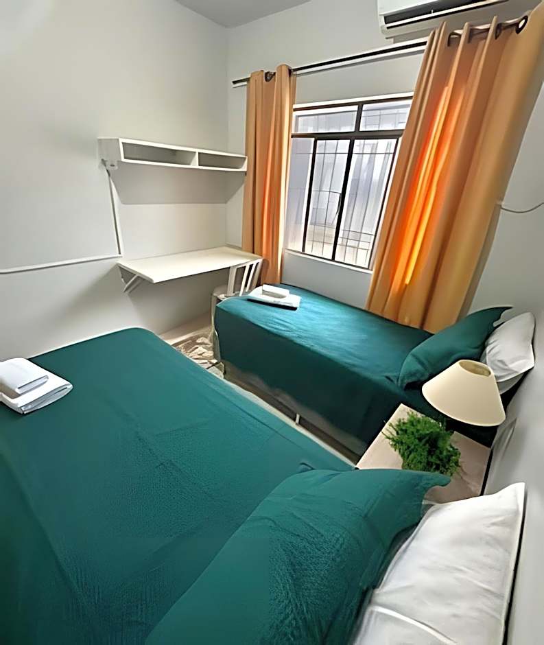 Casa grande - 3 Suítes e Piscina - Próx. ao Centro