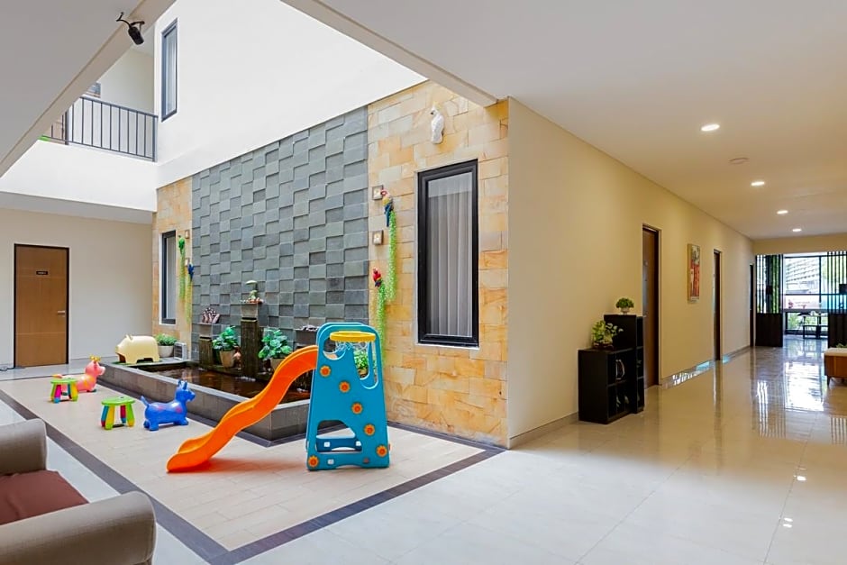 Sans Hotel Box Mansion Surabaya by RedDoorz