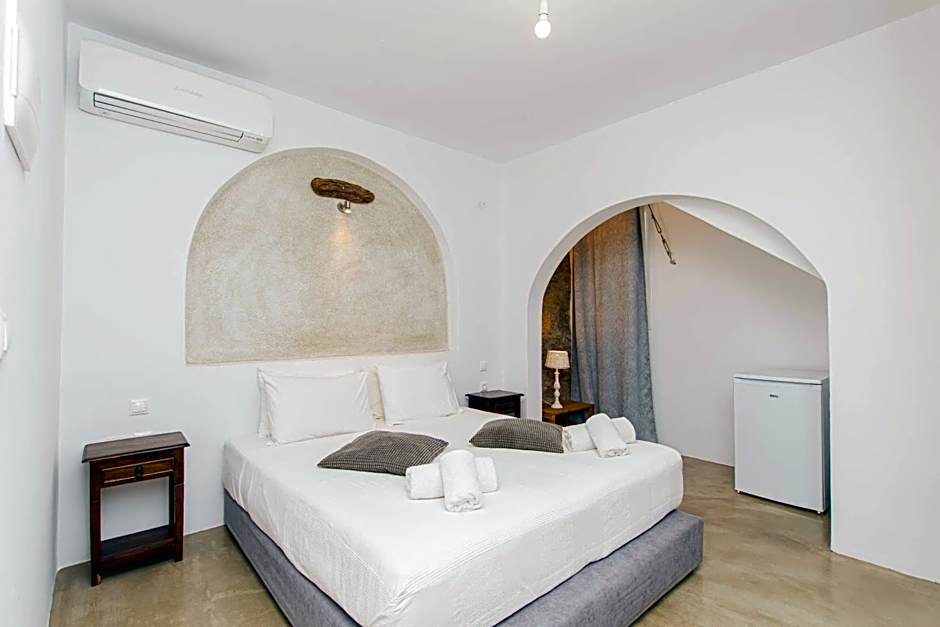 Peristeronas Village