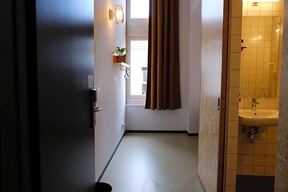 Hostel & Bar De Basis