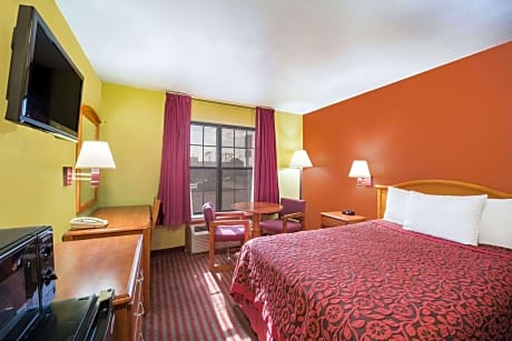 1 Queen Bed Mobility Accessible Room Non-Smoking