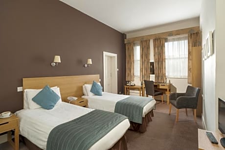 Twin Room with Lake View (2 Twin Beds)