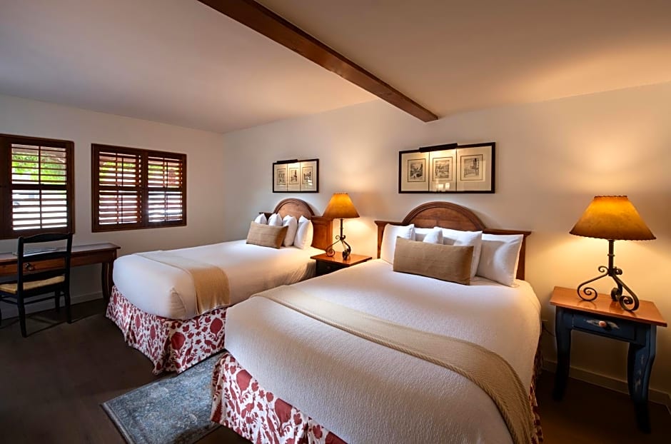 Piñon Court by La Fonda