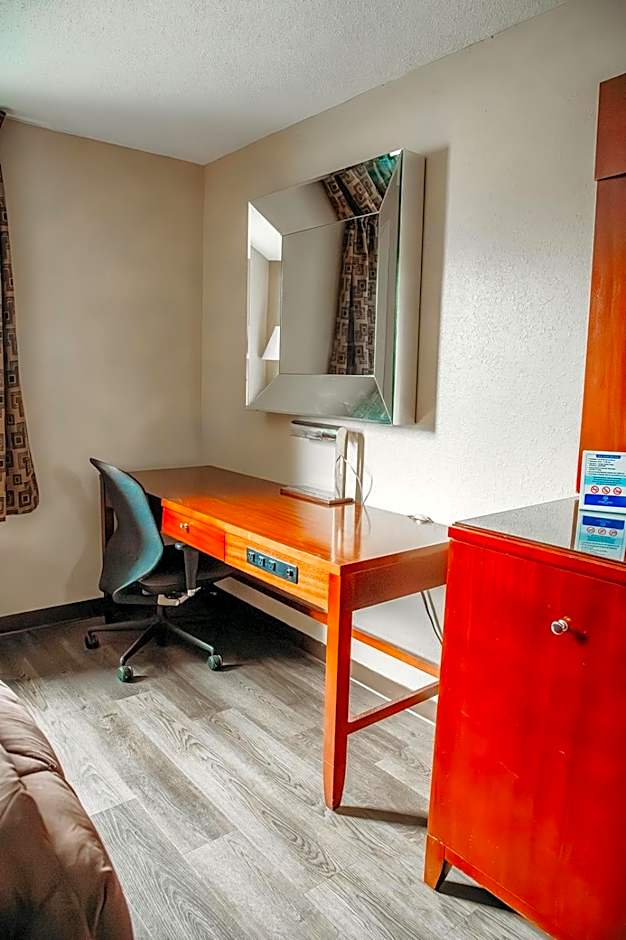 Country Garden & Suites-Benton
