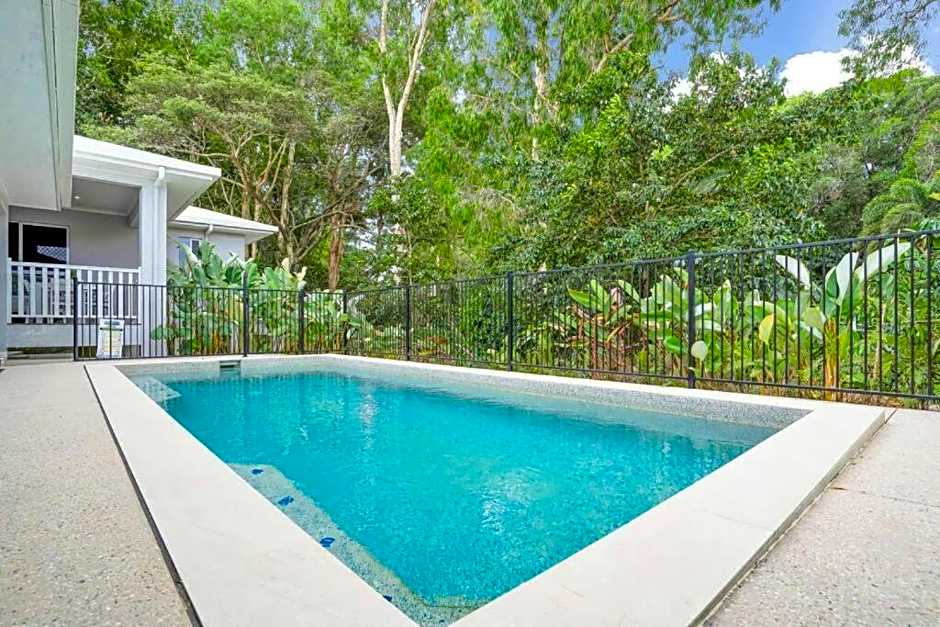 Photo 1 of 40 of Palm Cove Studio Apartments
