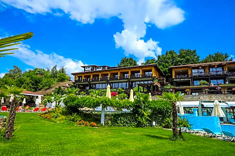 Suite with Lake View