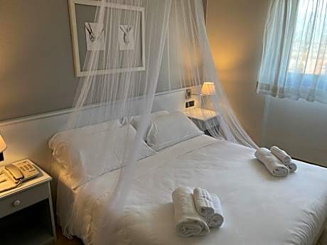 Deluxe Suite with Pool Access