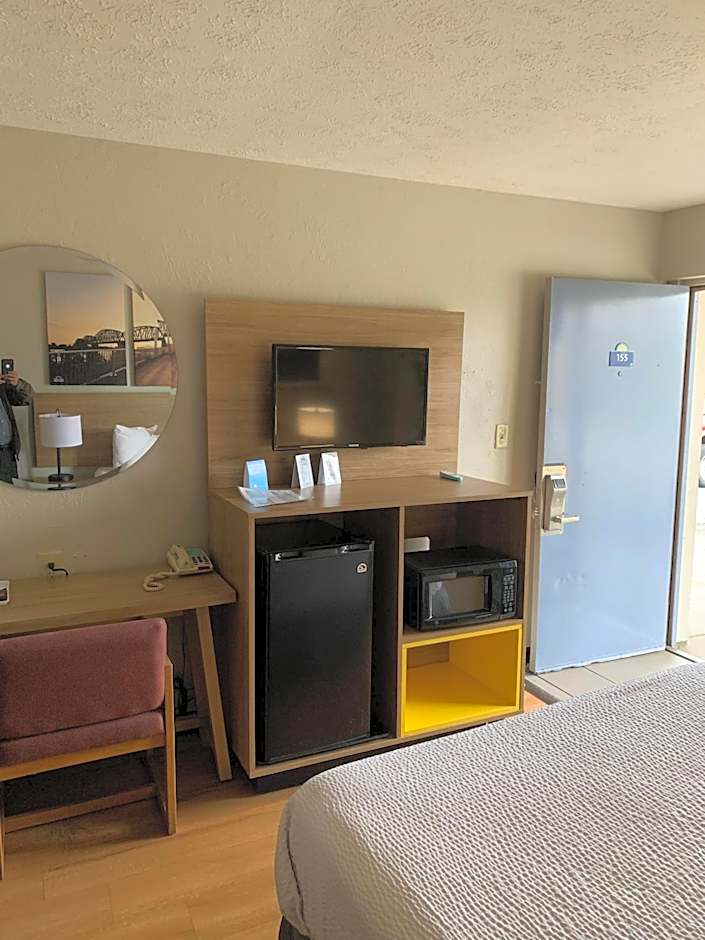 Days Inn by Wyndham Louisville Airport Fair and Expo Center