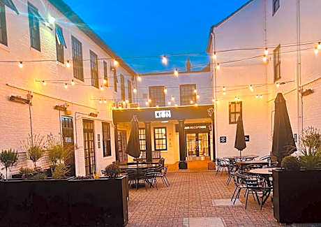 Lion Hotel
