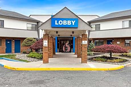 Motel 6 Piscataway