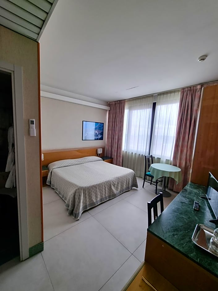 Photo 1 of 3 of 1 Double Bed or 2 Beds