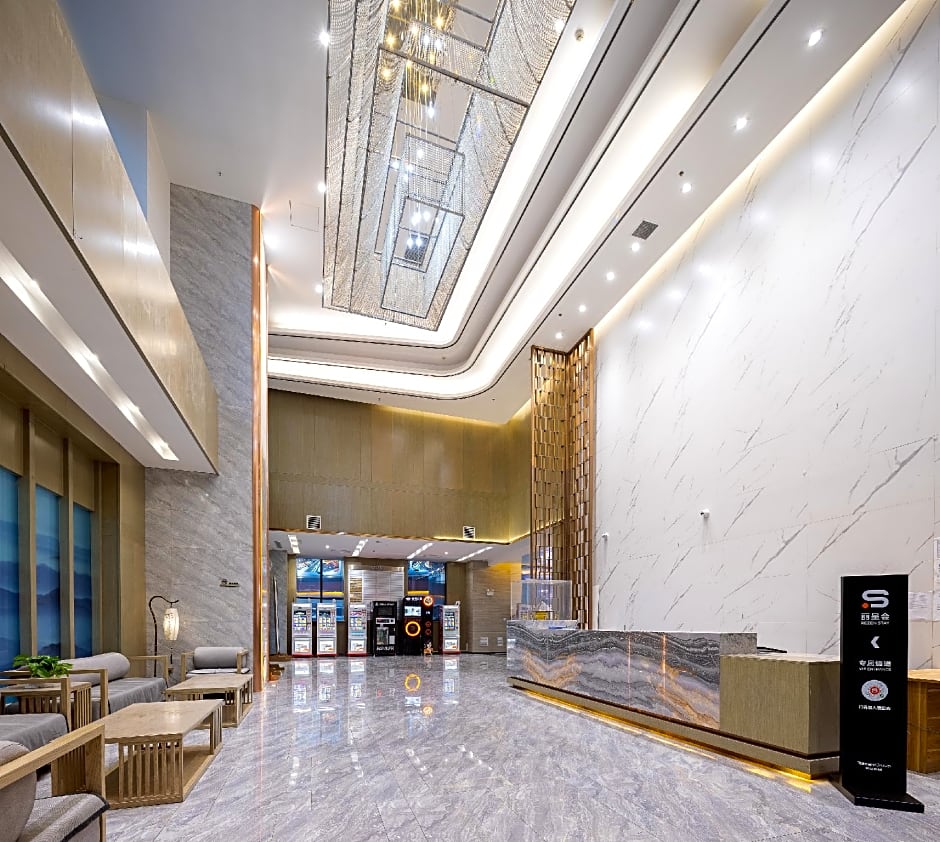 Rezen Hotel Urumqi High-speed Railway Station