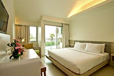 Deluxe Double or Twin Room with Pool View