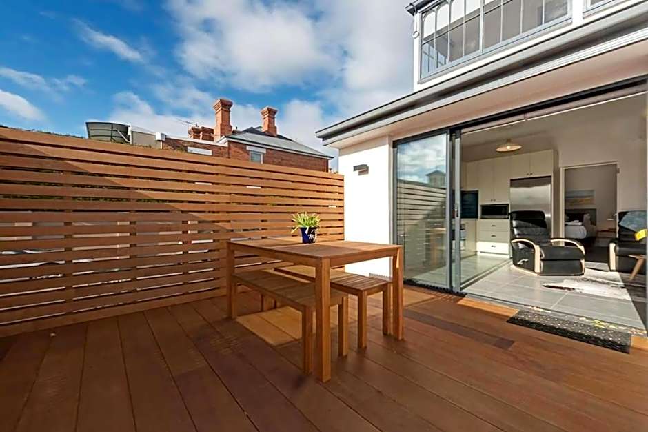 The Little Lollyshop Apartment in Battery Point