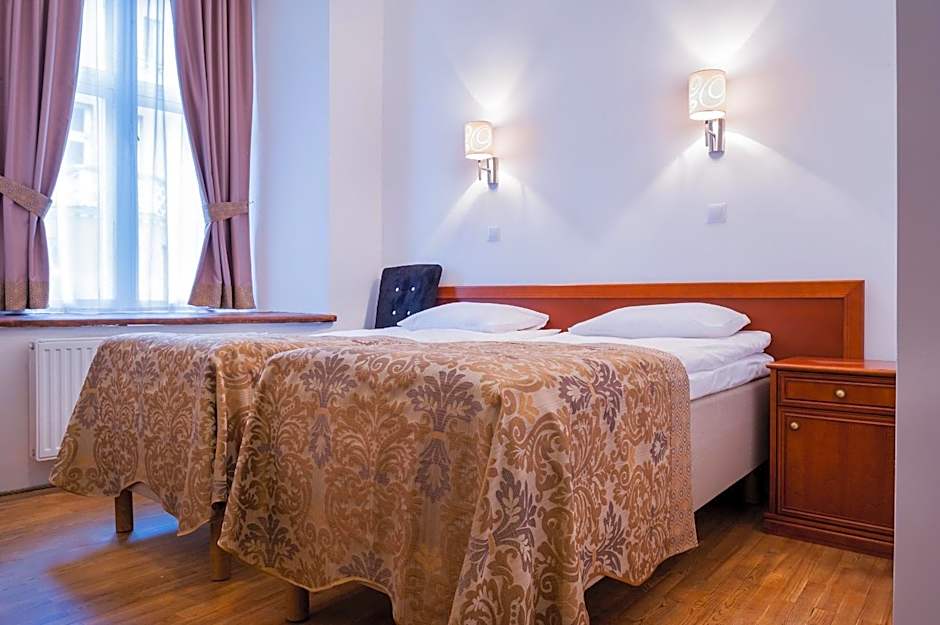 Three Crowns Residents