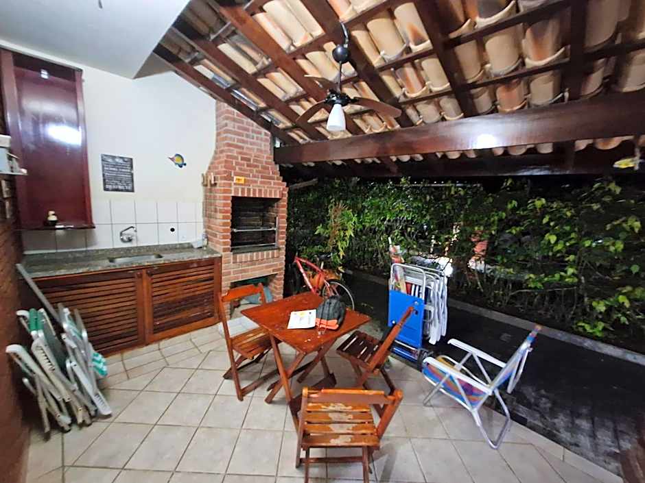 Sobrado em condomínio quase pé na areia em Juquehy