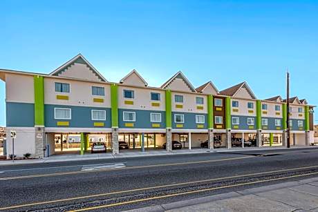 The Waves Hotel, Ascend Hotel Collection