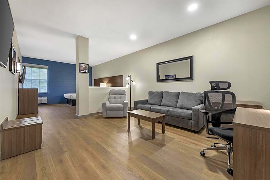 Best Western Plus Revere Inn & Suites