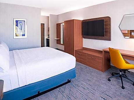 King Room - Mobility Access/Hearing Accessible