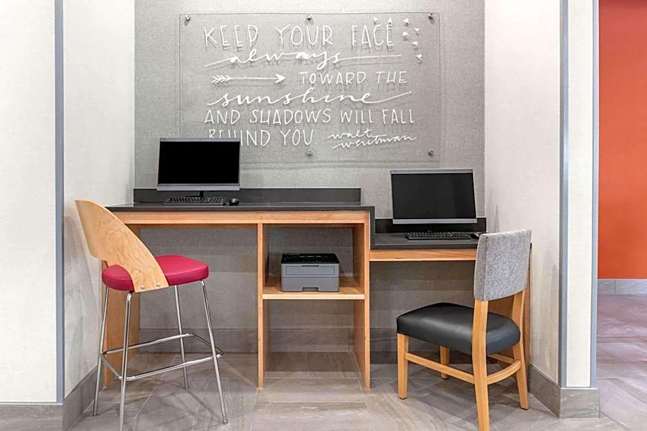 La Quinta Inn & Suites by Wyndham Lewisville