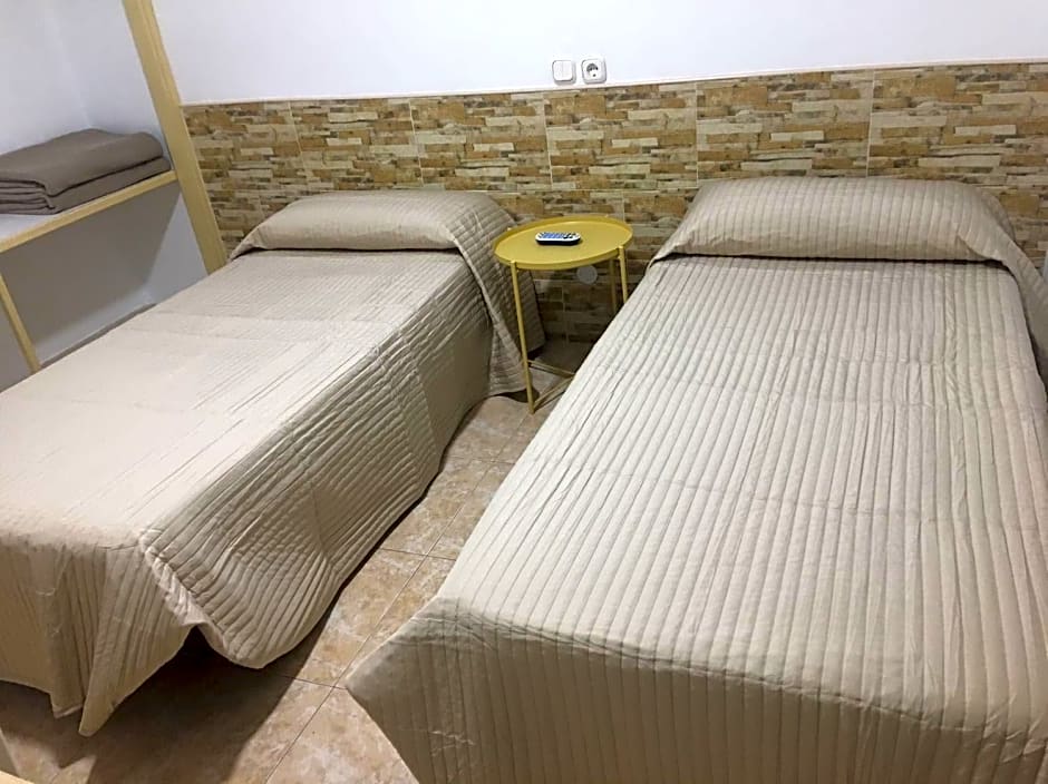 Hostal Residencia Cardona