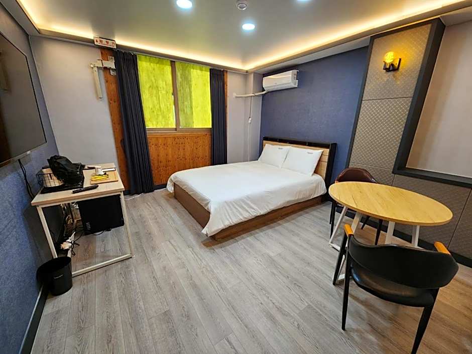 Yuna Hotel by Merciel