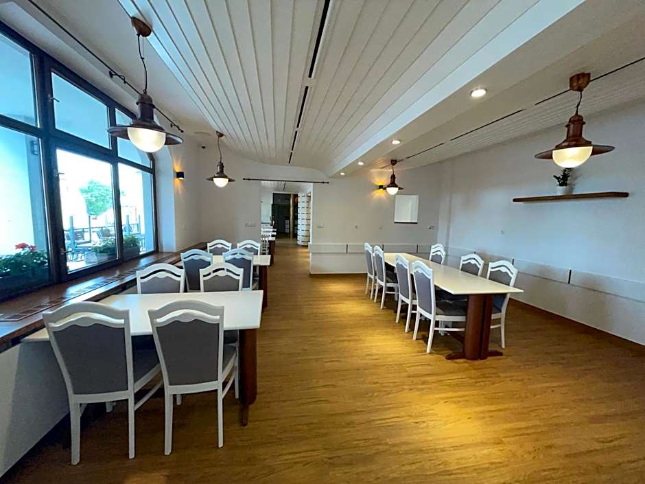 Hotel Laguna & restaurant