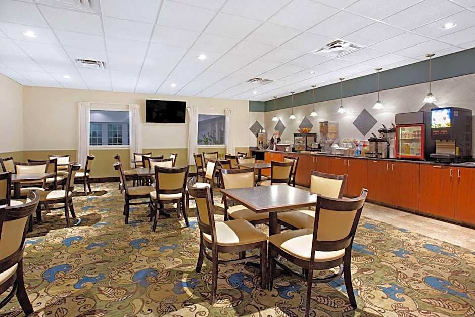 La Quinta Inn & Suites by Wyndham Stonington