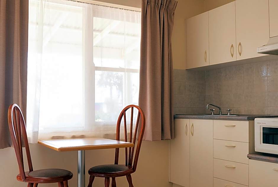 Holiday Lodge Motor Inn