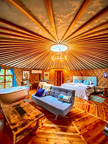 Glamping montain experience