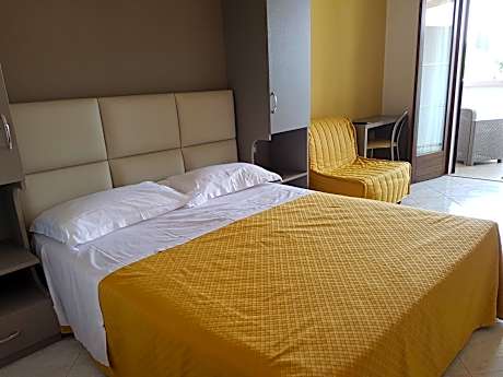 Basic Double Room with Terrace